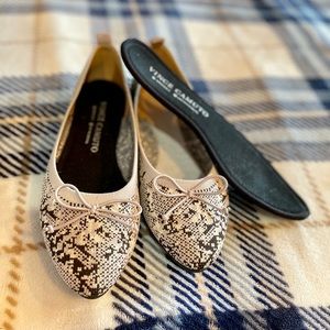 Vince Camino knit flats size 8m with removable and washable insoles